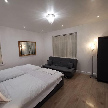 Three Bedroom Modern Apartment By Luton Airport And Luton Station Luaran gambar