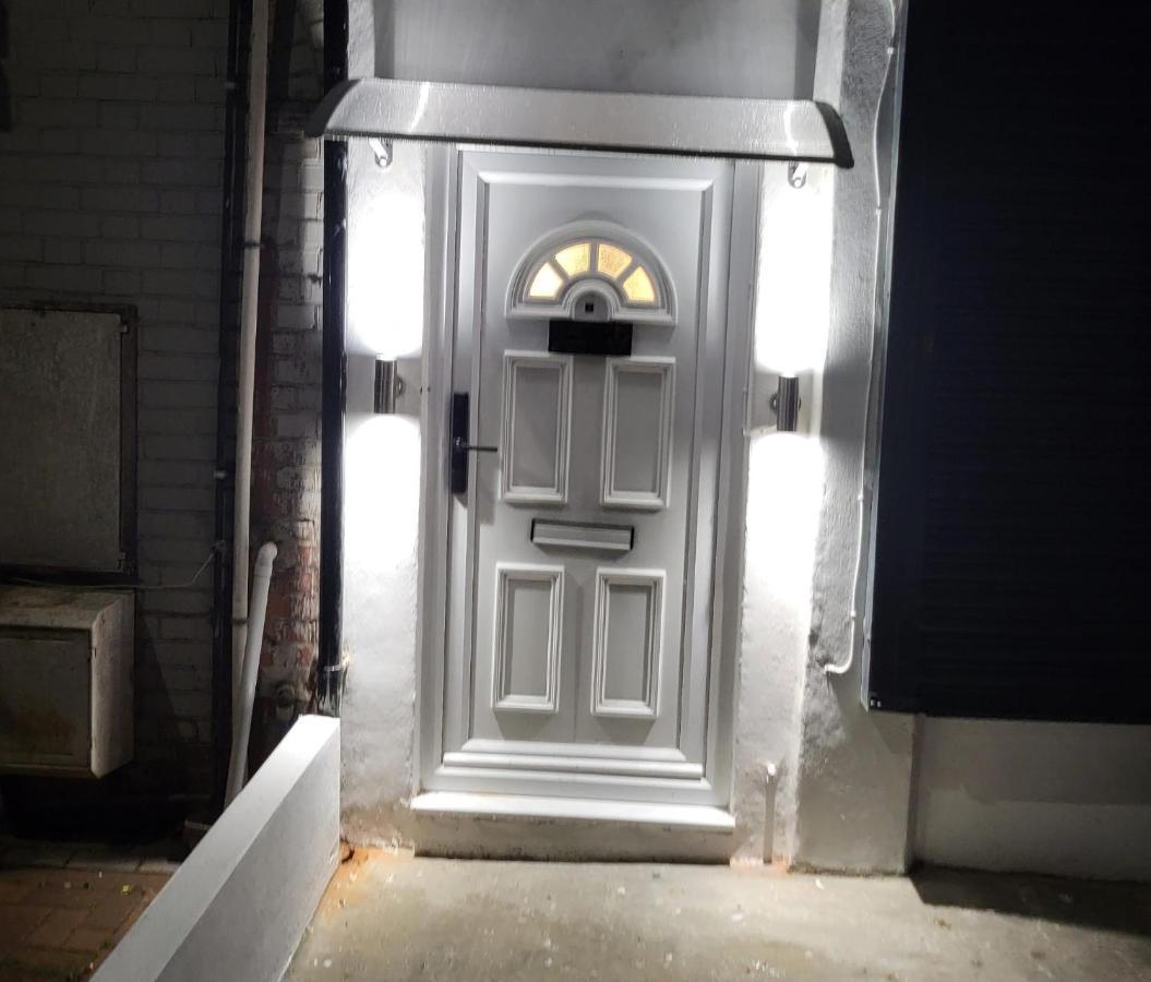 Three Bedroom Modern Apartment By Luton Airport And Luton Station Luaran gambar