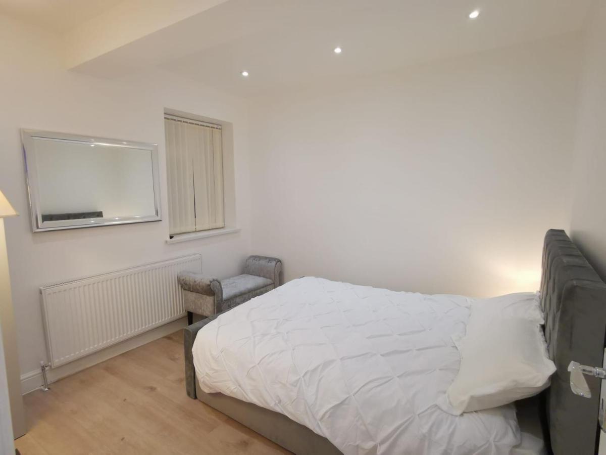 Three Bedroom Modern Apartment By Luton Airport And Luton Station Luaran gambar