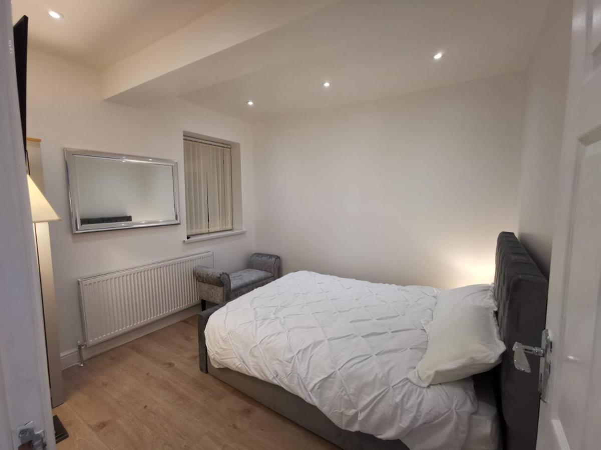 Three Bedroom Modern Apartment By Luton Airport And Luton Station Luaran gambar