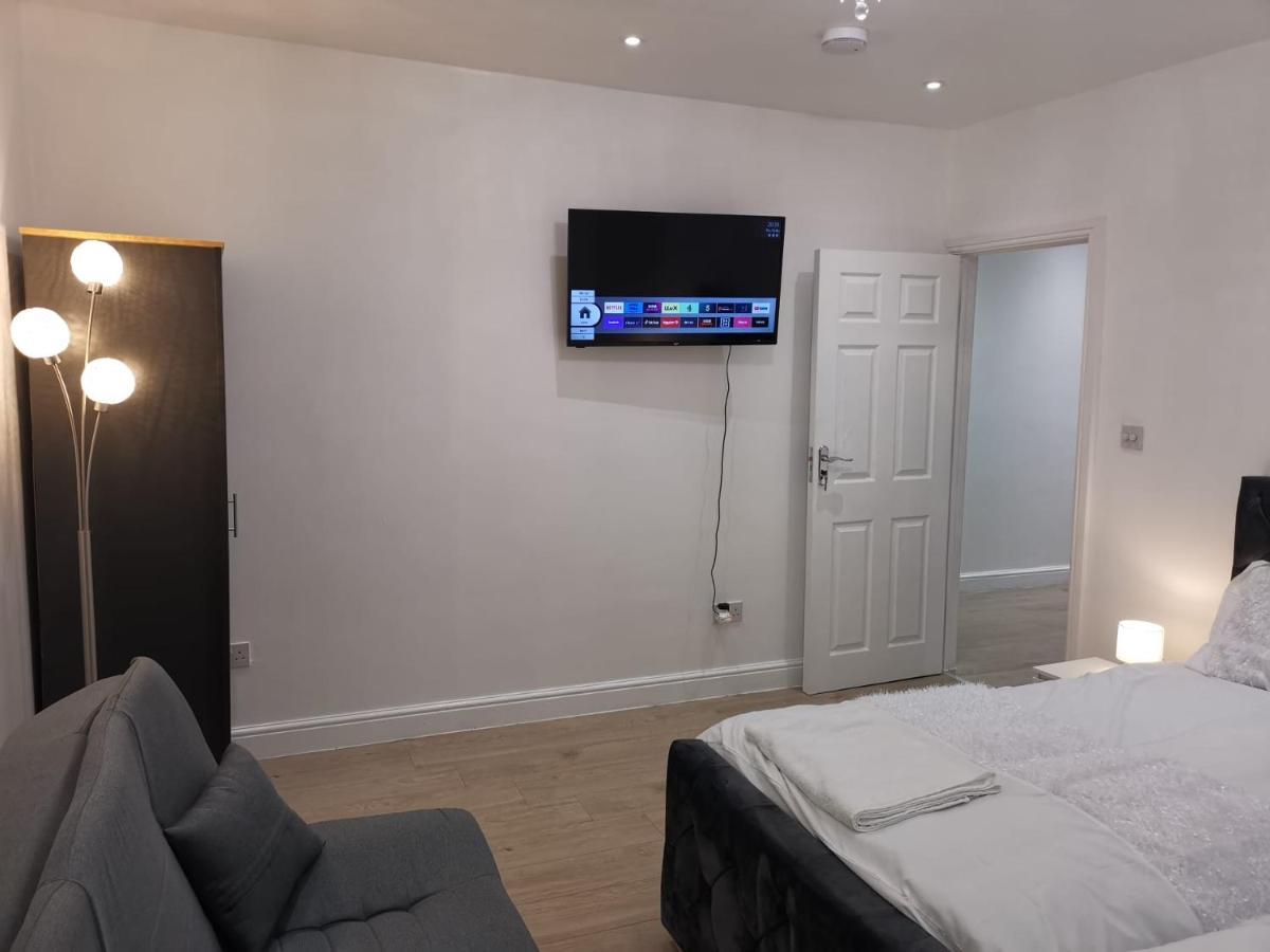 Three Bedroom Modern Apartment By Luton Airport And Luton Station Luaran gambar