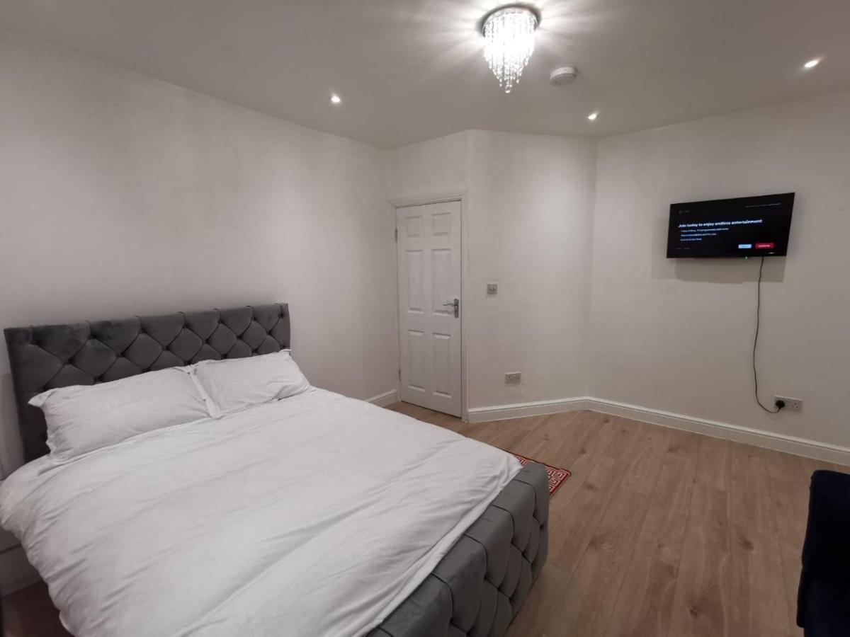 Three Bedroom Modern Apartment By Luton Airport And Luton Station Luaran gambar