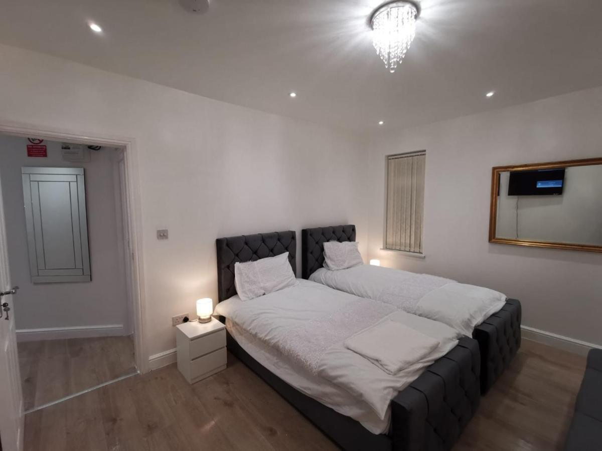 Three Bedroom Modern Apartment By Luton Airport And Luton Station Luaran gambar