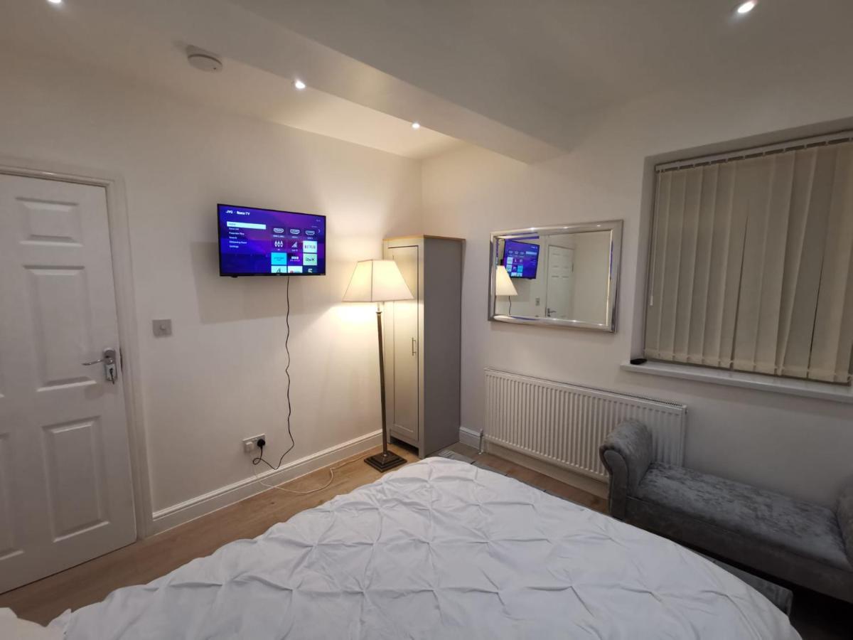 Three Bedroom Modern Apartment By Luton Airport And Luton Station Luaran gambar