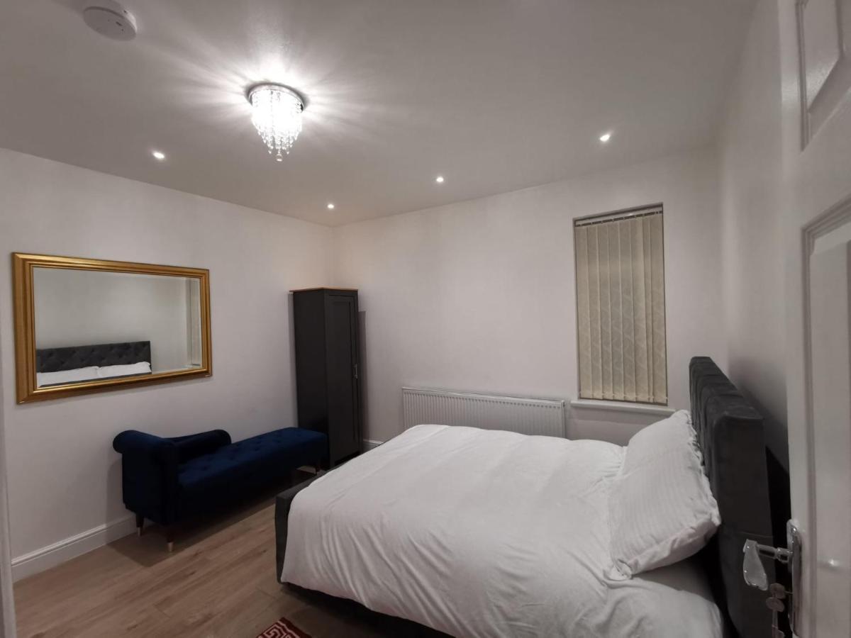 Three Bedroom Modern Apartment By Luton Airport And Luton Station Luaran gambar