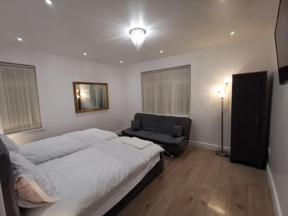 Three Bedroom Modern Apartment By Luton Airport And Luton Station Luaran gambar
