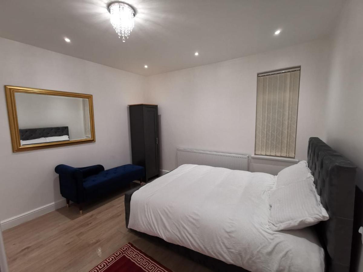 Three Bedroom Modern Apartment By Luton Airport And Luton Station Luaran gambar