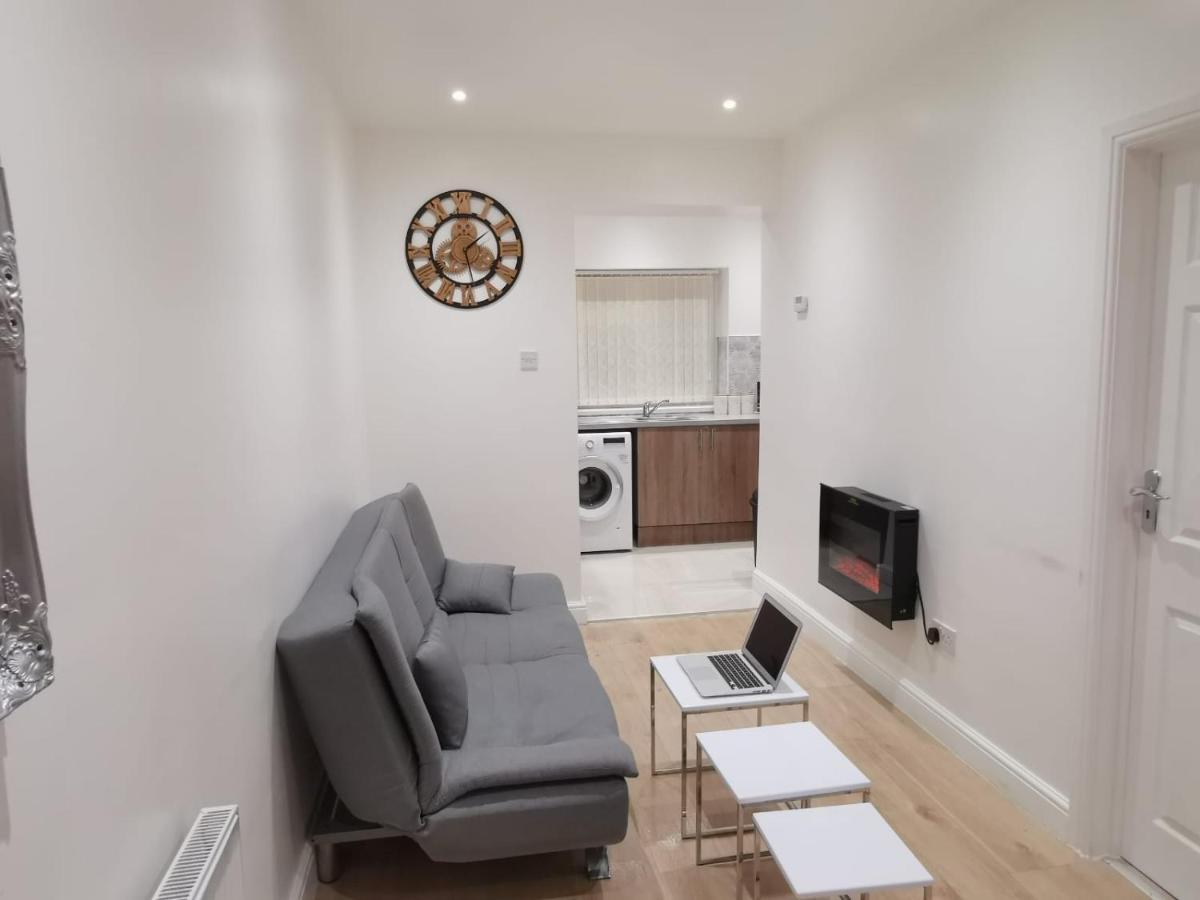 Three Bedroom Modern Apartment By Luton Airport And Luton Station Luaran gambar
