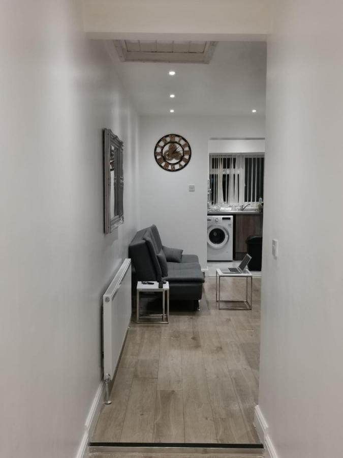 Three Bedroom Modern Apartment By Luton Airport And Luton Station Luaran gambar