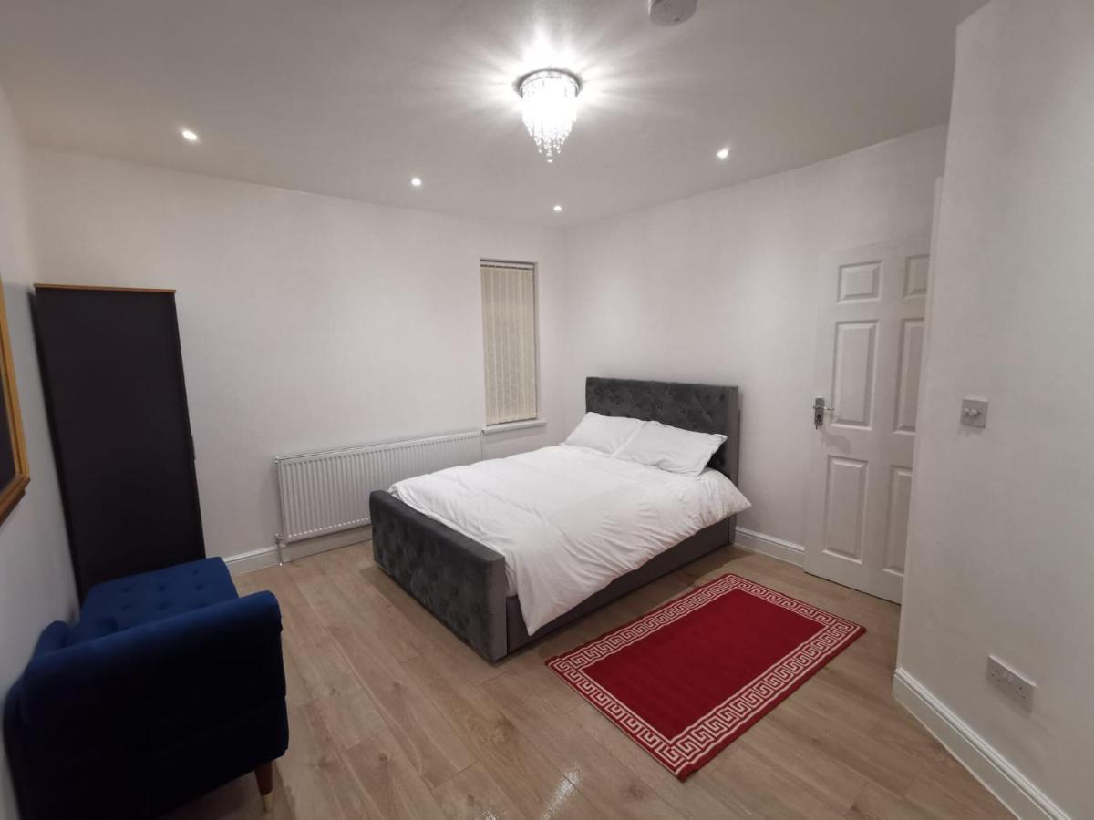 Three Bedroom Modern Apartment By Luton Airport And Luton Station Luaran gambar